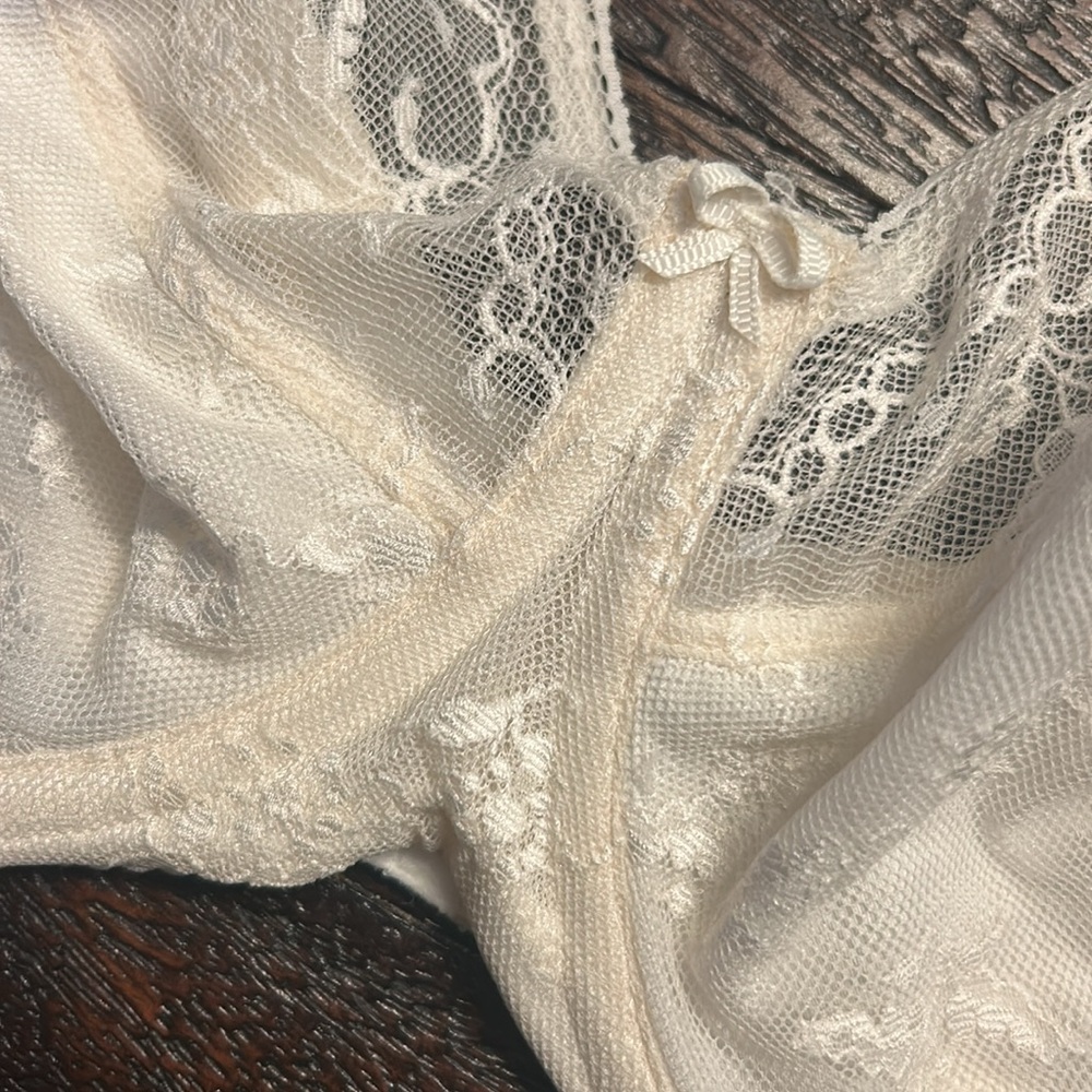 Wacoal Lace Underwire Bra - White - Picture 2 of 6